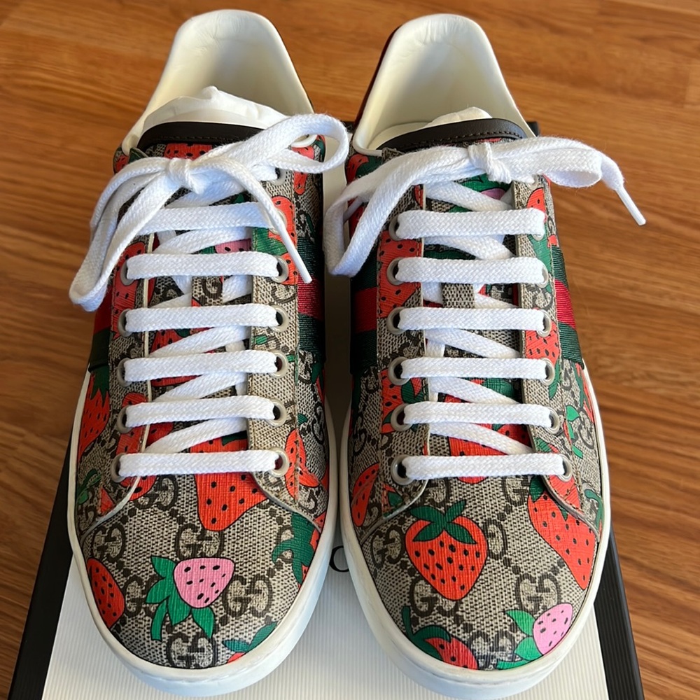 Gucci Ace Strawberry Print Sneakers size 36.5